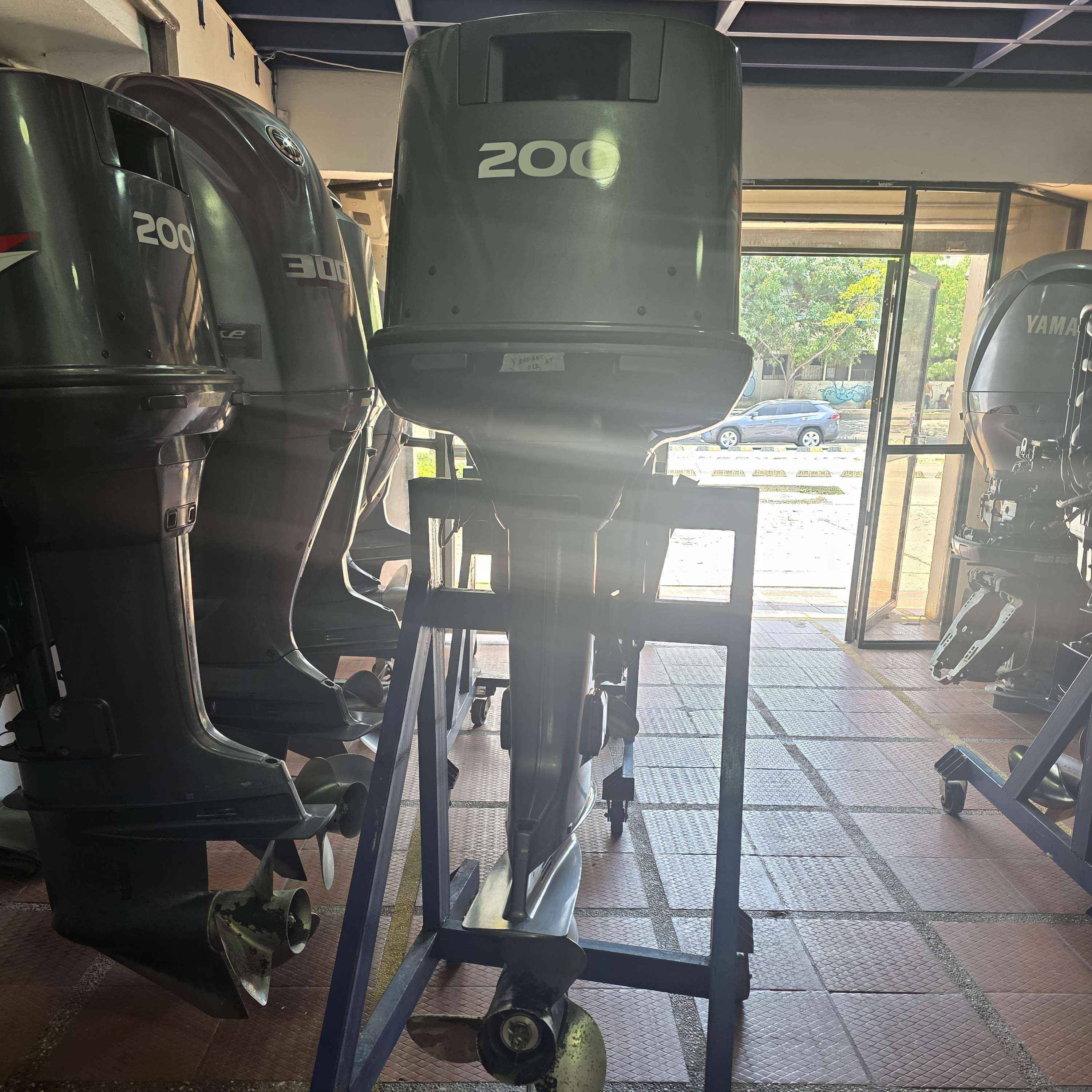Motor fuera de borda Yamaha 200HP