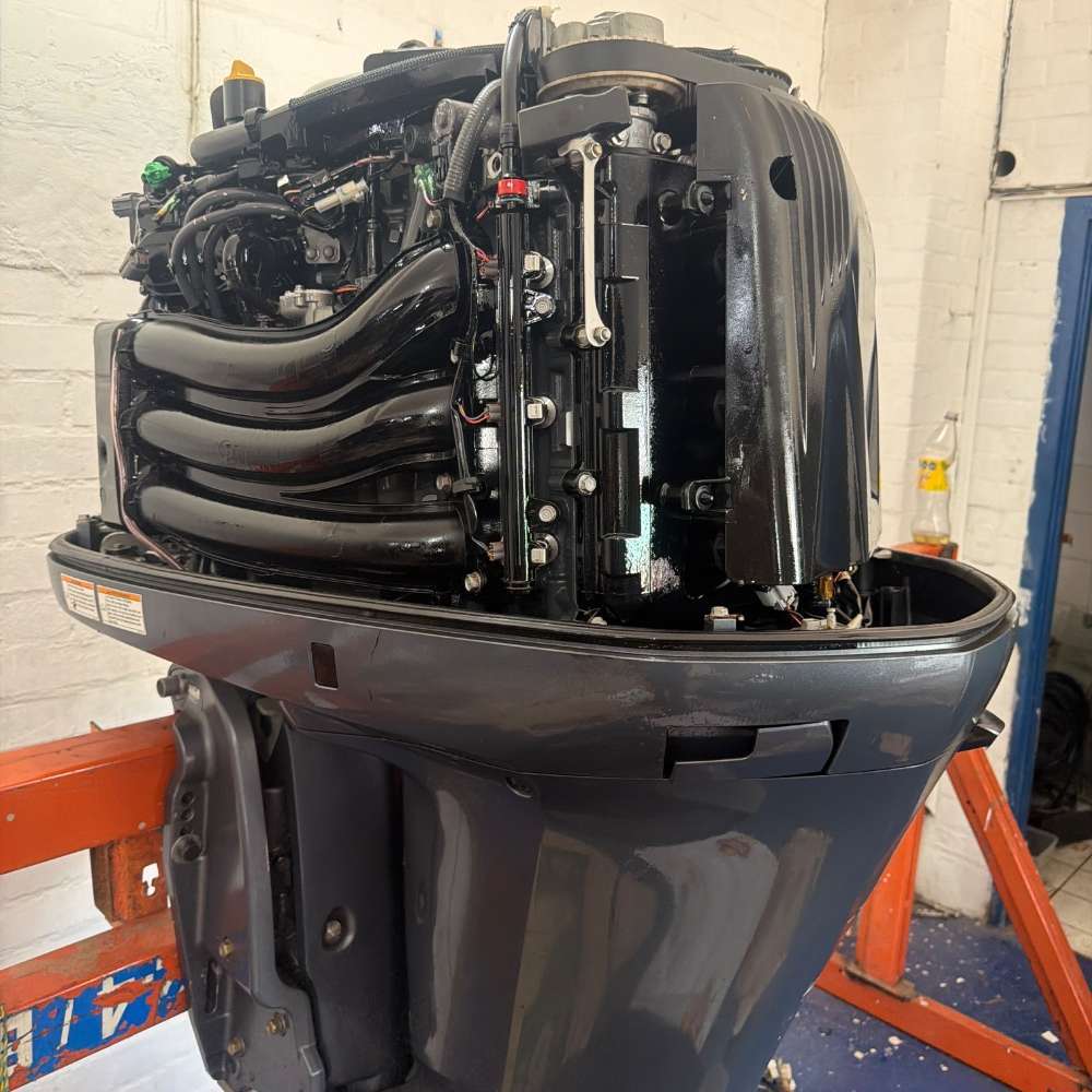 Motor Fuera de Borda 300HP Yamaha Línea Roja