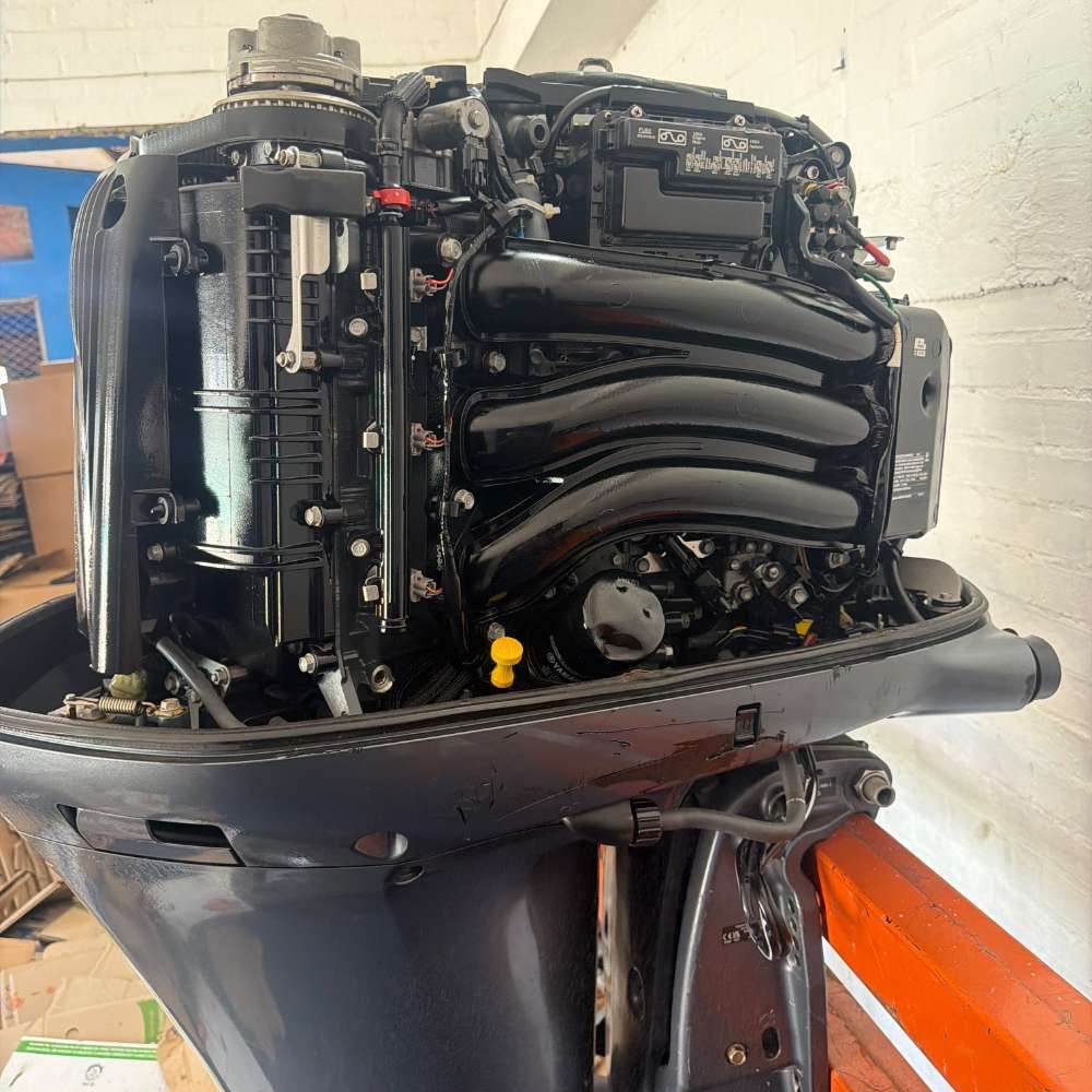 Motor Fuera de Borda 300HP Yamaha Línea Roja